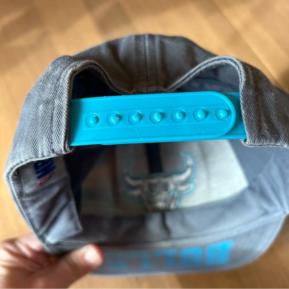 NBA Chicago Bulls Adult Gray and Teal Blue Embroidered SnapBack Baseball Cap - Picture 11 of 13